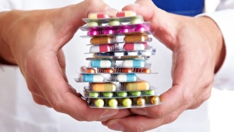 Funcionário é preso suspeito de desviar cerca de 10 mil doses do remédio de uma unidade hospitalar, em Manaus