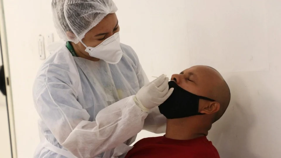 Amazonas registra 2,6 mil novos casos de Covid-19 e 7 mortes