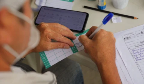 Escolas de samba de Manaus iniciam vacinação neste sábado; veja os pontos
