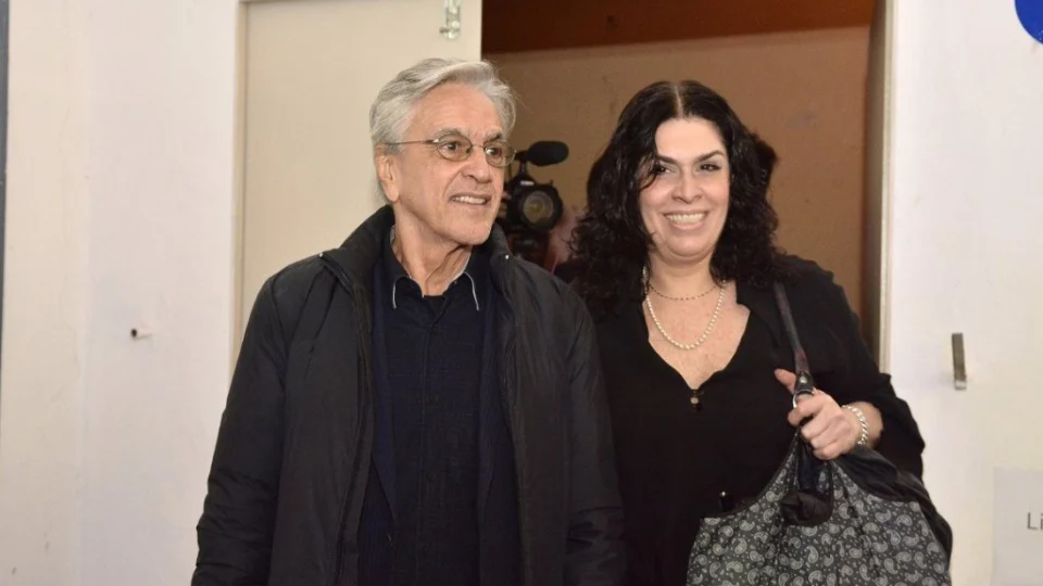 Caetano Veloso testa positivo para covid-19
