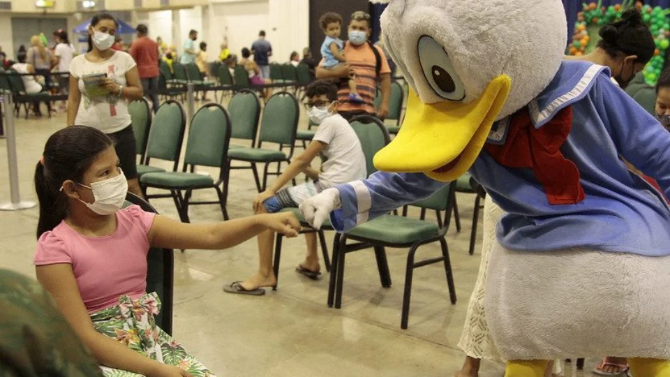 Vacinação infantil chega a comunidades ribeirinhas de Manaus nesta quarta-feira
