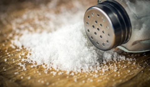 Brasileiros consomem mais que o dobro de sal recomendado pela OMS; sal light pode ser solução