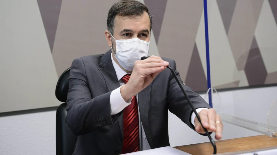 TCU suspende por 45 dias auditor que fez relatório falso de mortes por Covid