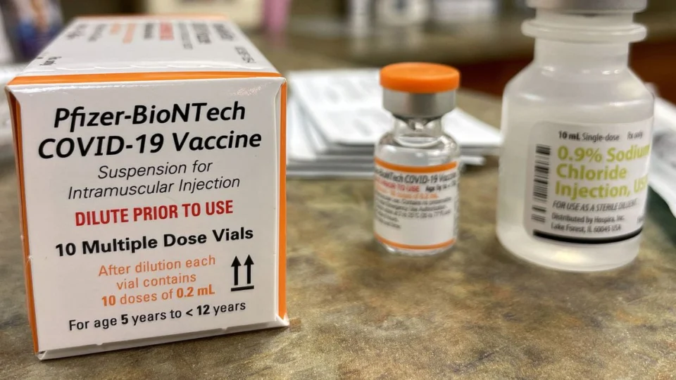 Chega ao Brasil primeiro lote de vacinas contra Covid-19 para crianças