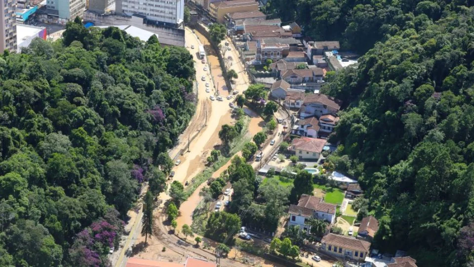 Tragédia em Petrópolis já contabiliza 232 mortos