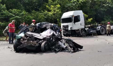 VÍDEO: acidente grave entre caminhão e carro mata motorista esmagado no Distrito Industrial, em Manaus