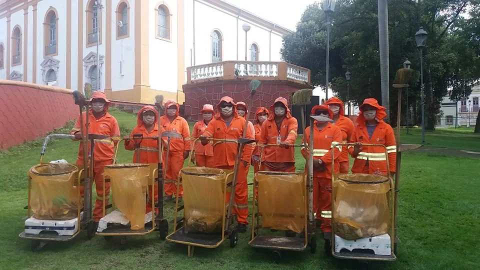 Prefeitura de Manaus ameaça de rescisão empresa com salários atrasados de garis