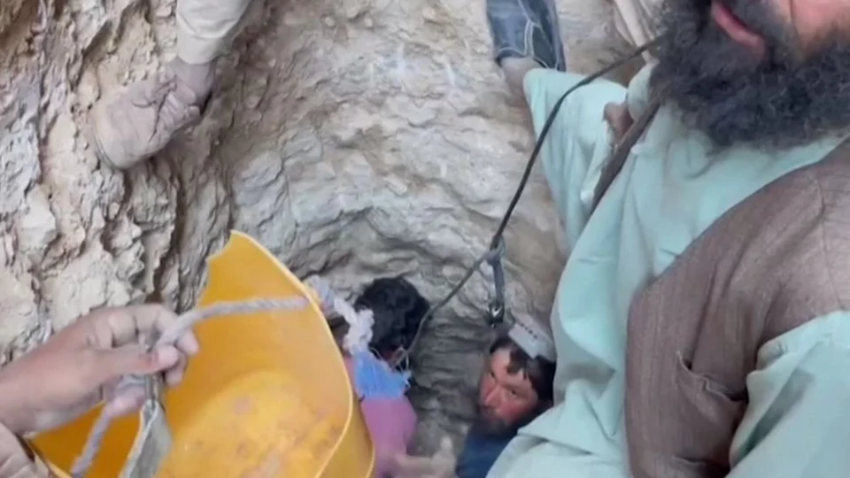 Criança de 5 anos fica presa por três dias em poço e morre logo após resgate, no Afeganistão