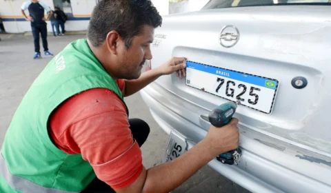 Detran-AM entrega placas Mercosul nesta terça-feira, em Manaus