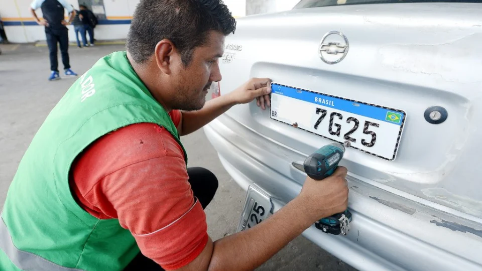Detran-AM entrega placas Mercosul nesta terça-feira, em Manaus