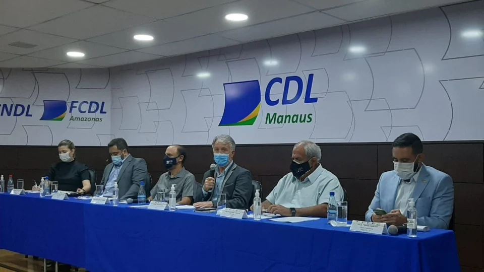 Nova lei que proíbe distribuição de sacolas no comércio de Manaus é criticada por lojistas e consumidores