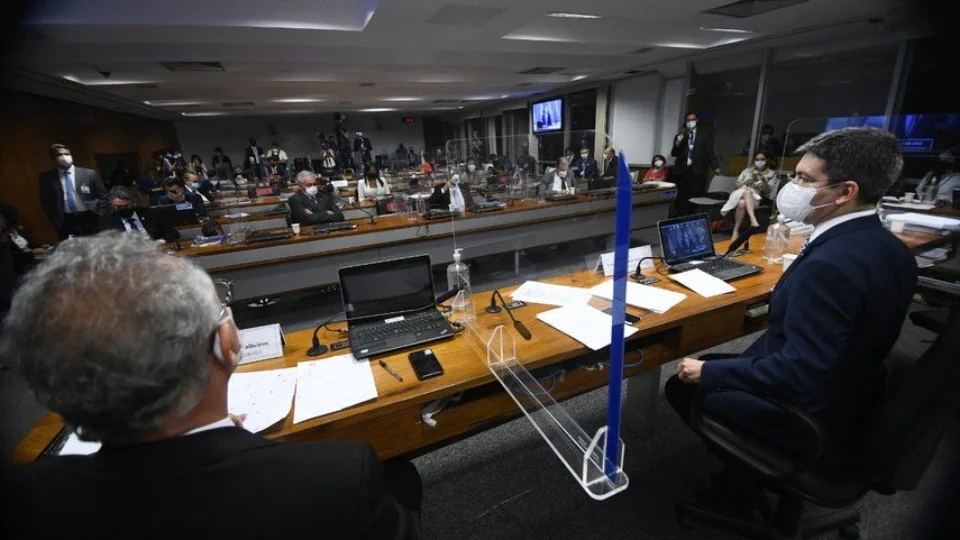 Por 7 votos a 4, CPI aprova relatório final com 80 pedidos de indiciamento