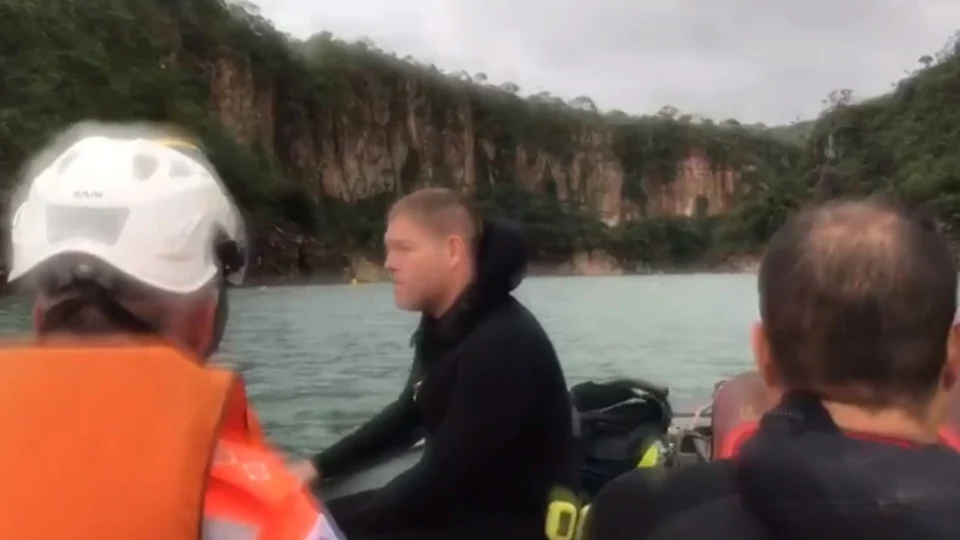 Corpo de Bombeiros encontra mais um morto do deslizamento de pedras no Capitólio (MG)