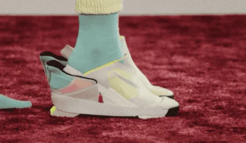 Vacina, tênis mãos livres e smartphones dobráveis estão entre as melhores invenções de 2021