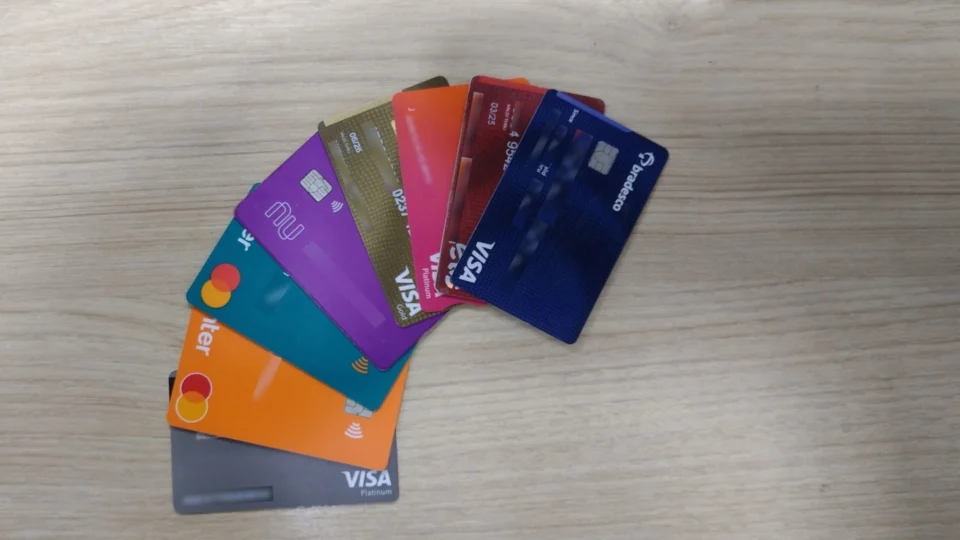 Dia do Consumidor: veja dicas para driblar pegadinhas de compras a prazo no cartão, juros de bancos e dívidas infinitas