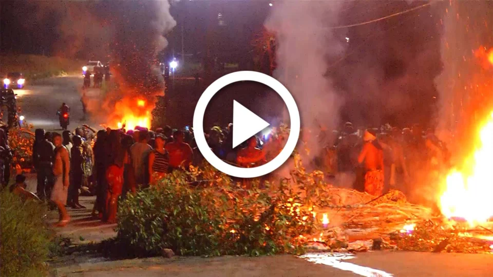 VÍDEO: morte de jovem gera manifestação na Zona Oeste de Manaus