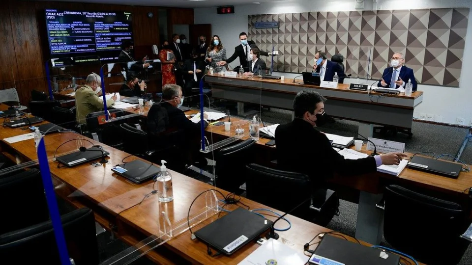 CPI da Covid: reunião é interrompida por causa de xingamentos entre Renan Calheiros e Jorginho Mello