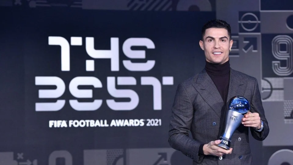 Fifa The Best: Cristiano Ronaldo recebe prêmio especial como maior artilheiro de seleções da história