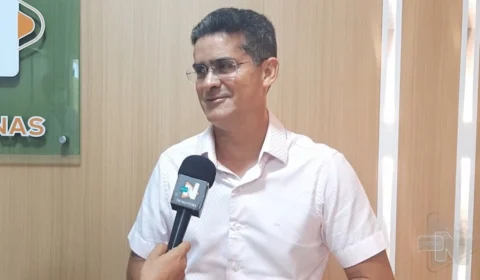 Prefeito de Manaus, David Almeida, faz cirurgia para retirar câncer de pele na região do nariz