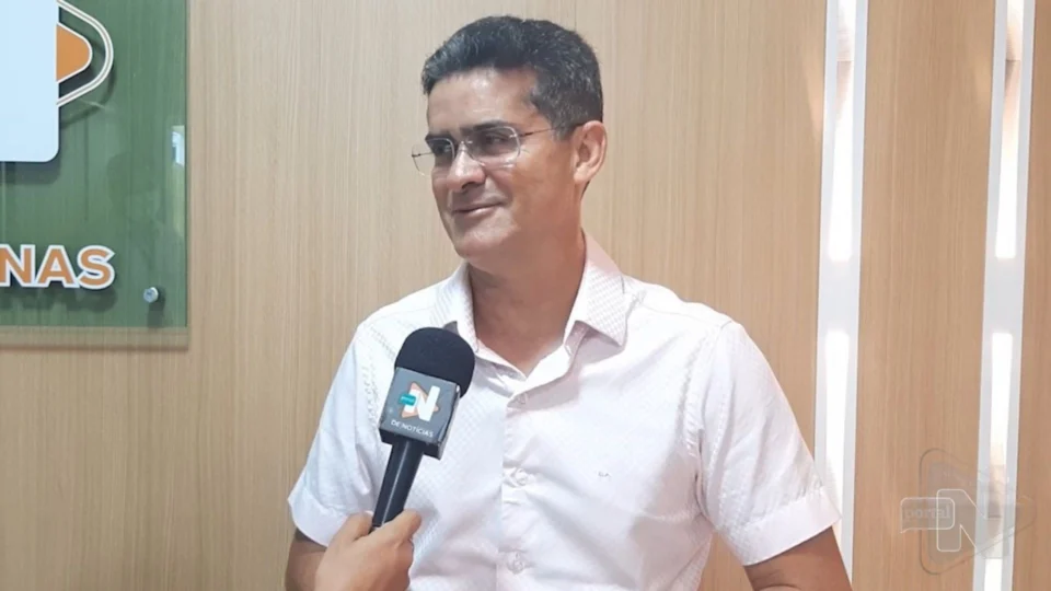 Prefeito de Manaus, David Almeida, faz cirurgia para retirar câncer de pele na região do nariz