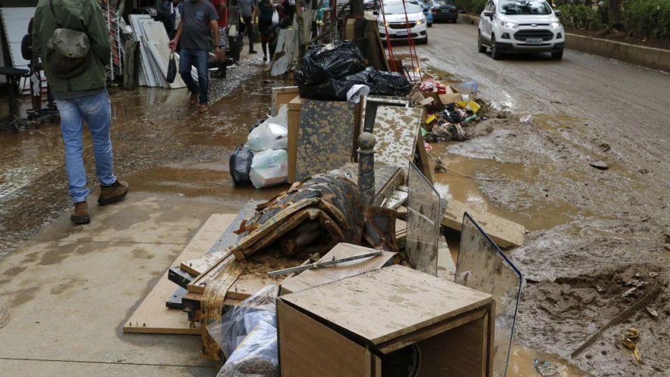 Número de mortes em Petrópolis, no RJ, chega a 197