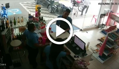 VÍDEO: homem tem a moto roubada em posto de combustíveis em Manaus