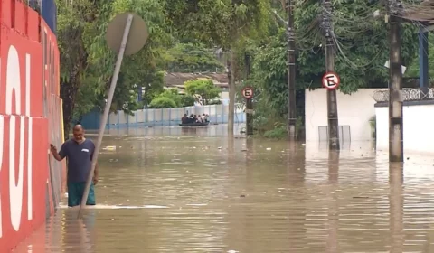 VÍDEO: Forte chuva causa estragos e Defesa Civil registra 35 ocorrências em Manaus