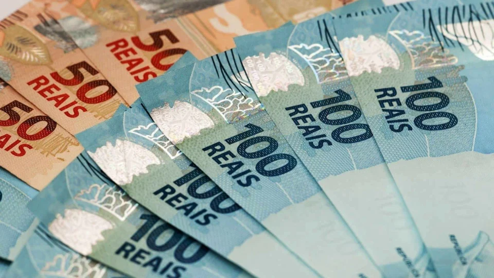 Governo anuncia saque de R$ 1 mil do FGTS e antecipação do 13º de aposentados do INSS