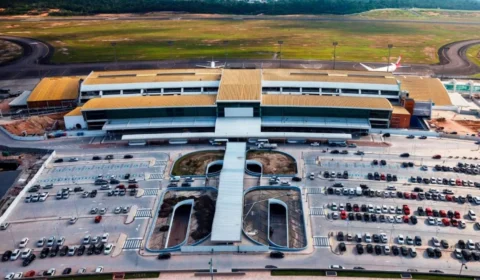 Bebê de 1 ano é resgatado após ficar preso dentro de carro no aeroporto de Manaus