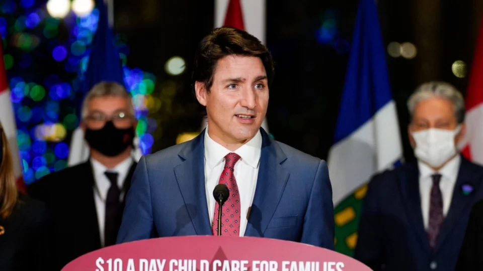 Canadenses que participarem ou financiarem protestos antivacina terão contas bancárias bloqueadas