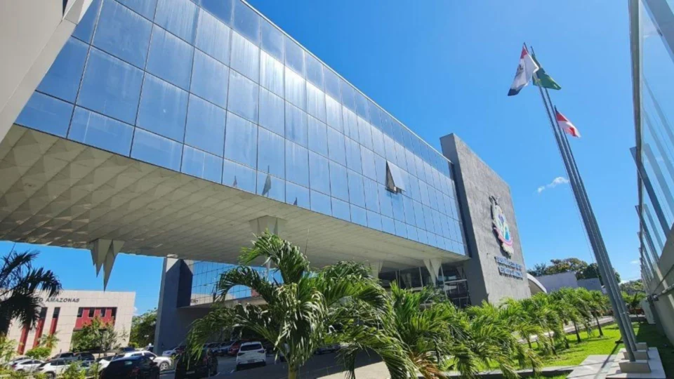 TCE-AM nomeia 20 servidores aprovados em concurso público