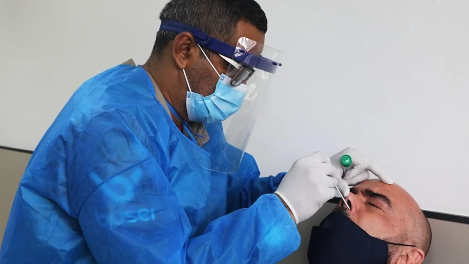 Amazonas registra sete óbitos e mais de 2 mil novos casos da Covid-19, informa a FVS-RCP