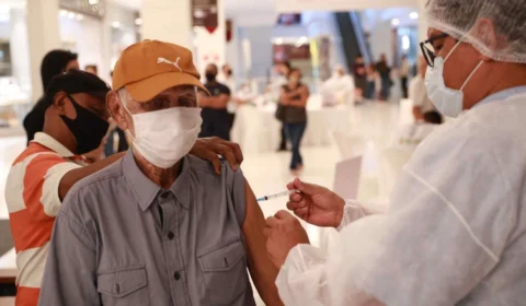 COVID: Manaus terá 21 pontos de vacinação neste sábado e seis no domingo