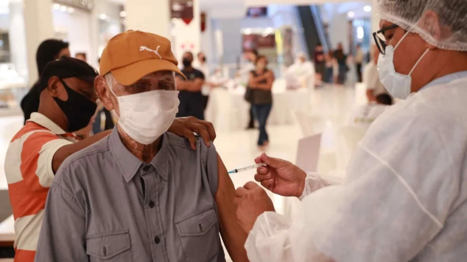 COVID: Manaus terá 21 pontos de vacinação neste sábado e seis no domingo