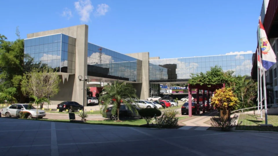 TCE-AM divulga local e horário das provas de estágio