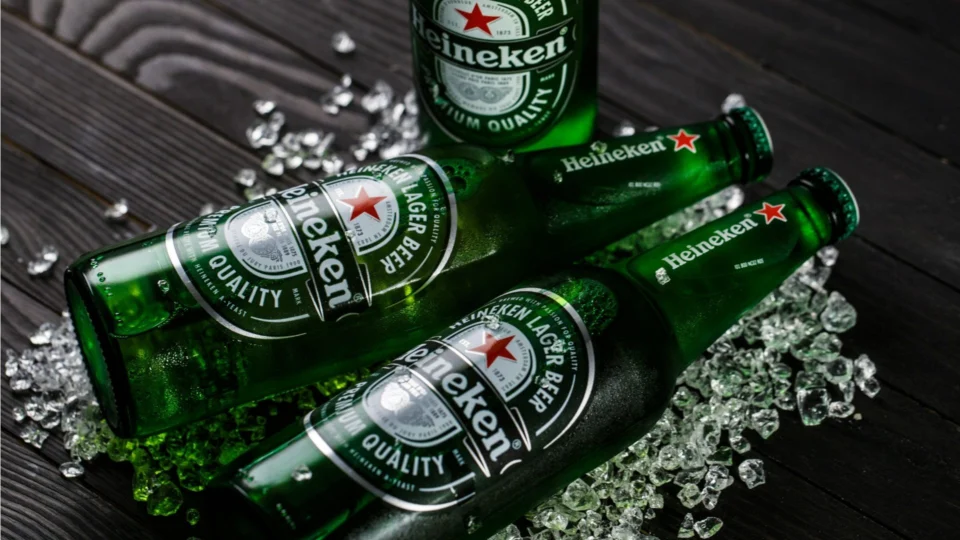 Heineken anuncia que sairá da Rússia após interromper investimentos e exportações