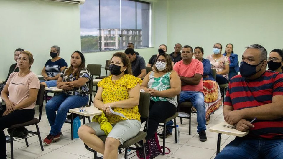 Mais de 81 mil candidatos disputam 1,4 mil vagas no último dia do concurso da Semsa