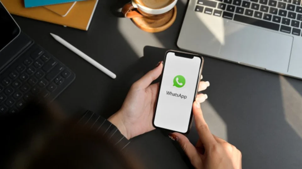 WhatsApp deve permitir uso de conta em dois celulares com limitação
