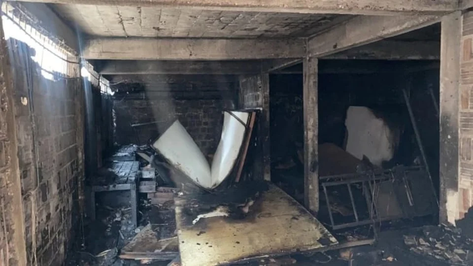 Pistola de cola quente causa incêndio em marcenaria na Zona Sul de Manaus