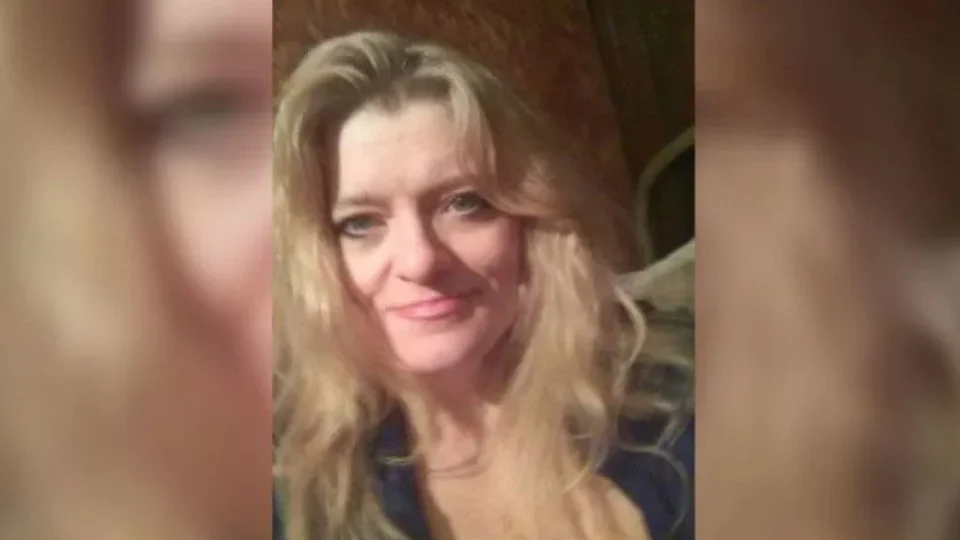 Mulher desperta do coma após dois anos e identifica irmão como agressor nos EUA