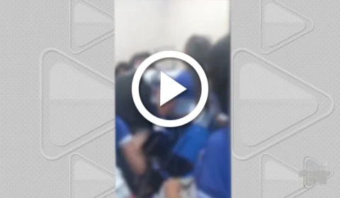 VÍDEO: alunas provocam confusão em meio a briga dentro e fora de escolas no Amazonas