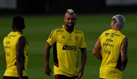 Arturo Vidal e Everton Cebolinha serão titulares contra Atlético/GO em duelo pelo Brasileirão neste sábado, 30