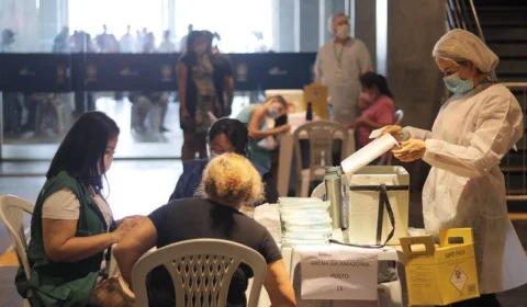 Vacinação contra Covid-19 tem horário ampliado em Manaus; saiba mais