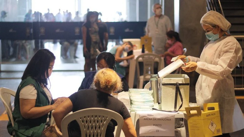 Vacinação contra Covid-19 tem horário ampliado em Manaus; saiba mais