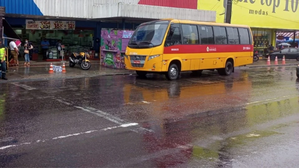 IMMU realiza fiscalização nos serviços de transporte na Avenida Grande Circular, Zona Leste de Manaus