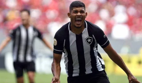 Em Brasília, Botafogo encerra jejum de 8 jogos e bate Flamengo por 1 a 0 pelo Brasileirão