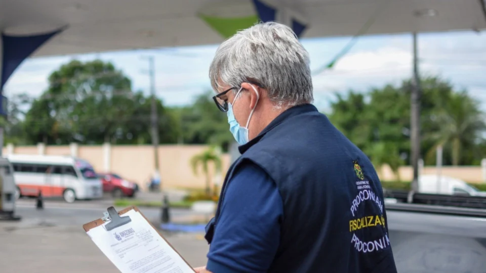 Cinco distribuidoras de combustível são notificadas pelo Procon em Manaus