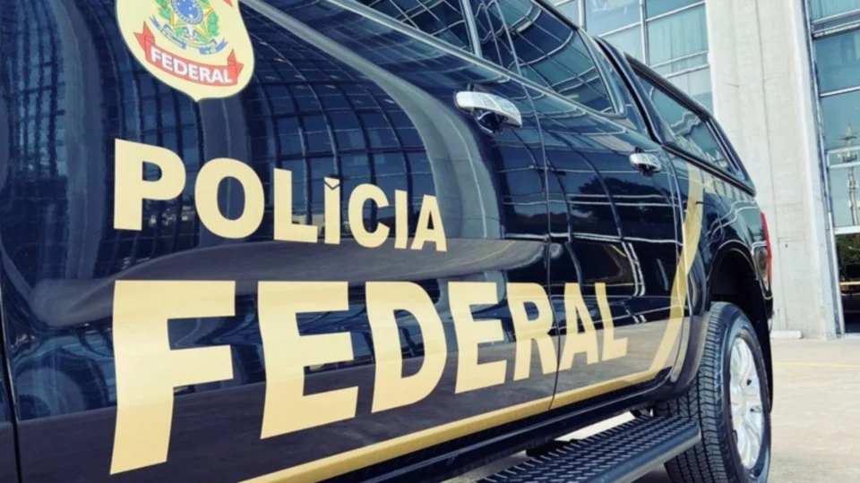 Polícia Federal realiza operação de combate ao garimpo ilegal em Jutaí, no Amazonas