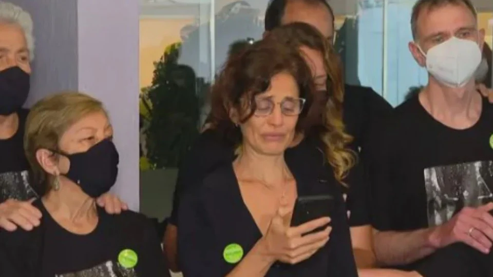 Esposa de Dom Philips pede segurança para defensores do meio ambiente em velório no RJ