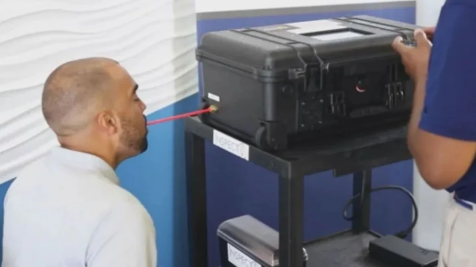 Primeiro teste de bafômetro para Covid-19 é autorizado nos EUA